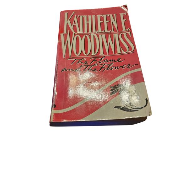 Kathleen Woodiwiss THE FLAME AND THE FLOWER Iconic Romance Ripper 0380005255 - Picture 6 of 8